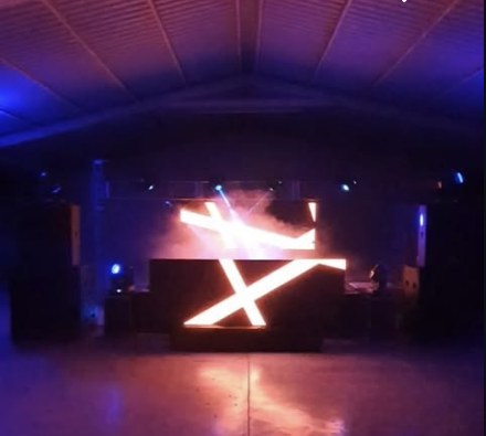 Pista de baile con iluminación robótica